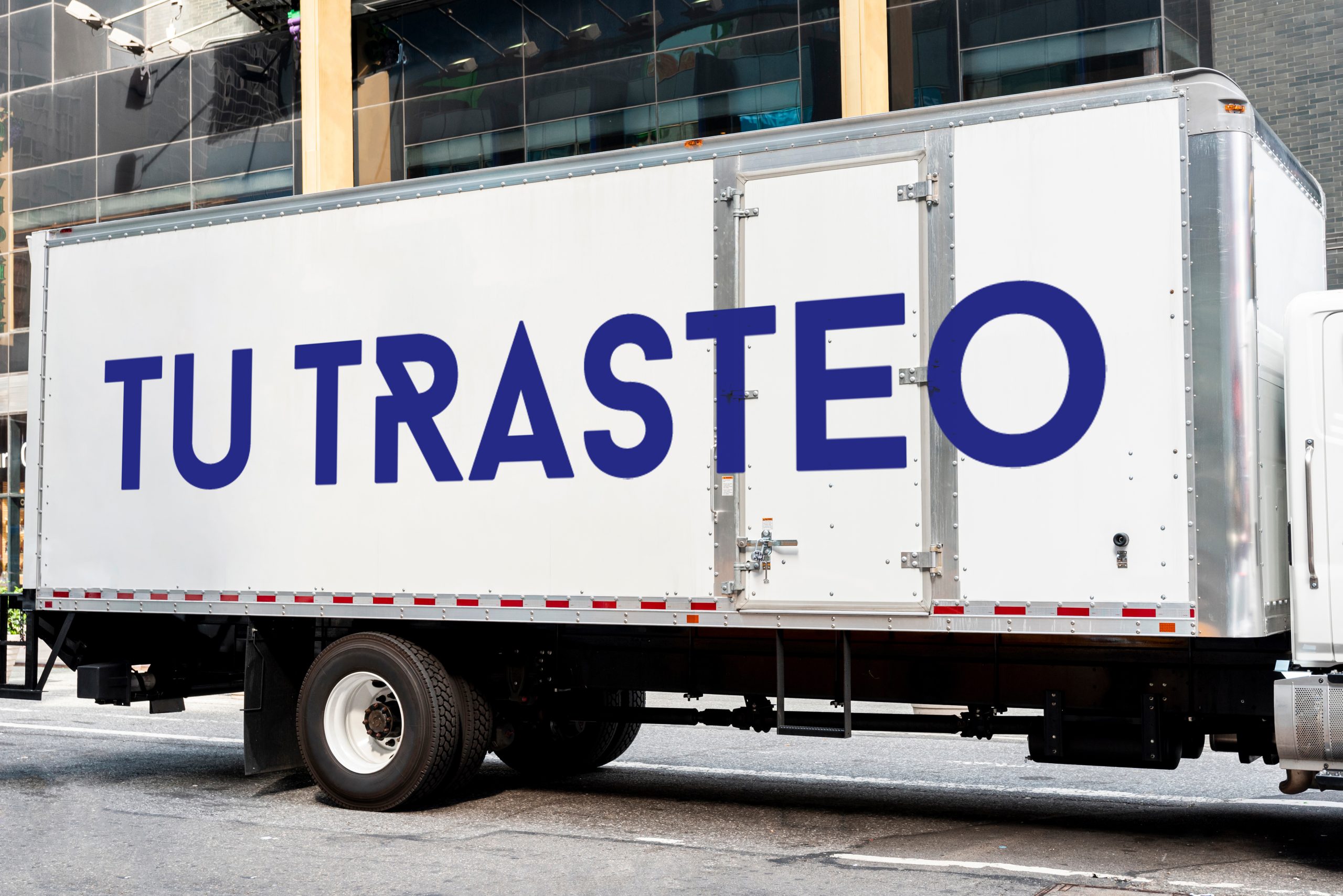 truck-with-mock-up-space-ads